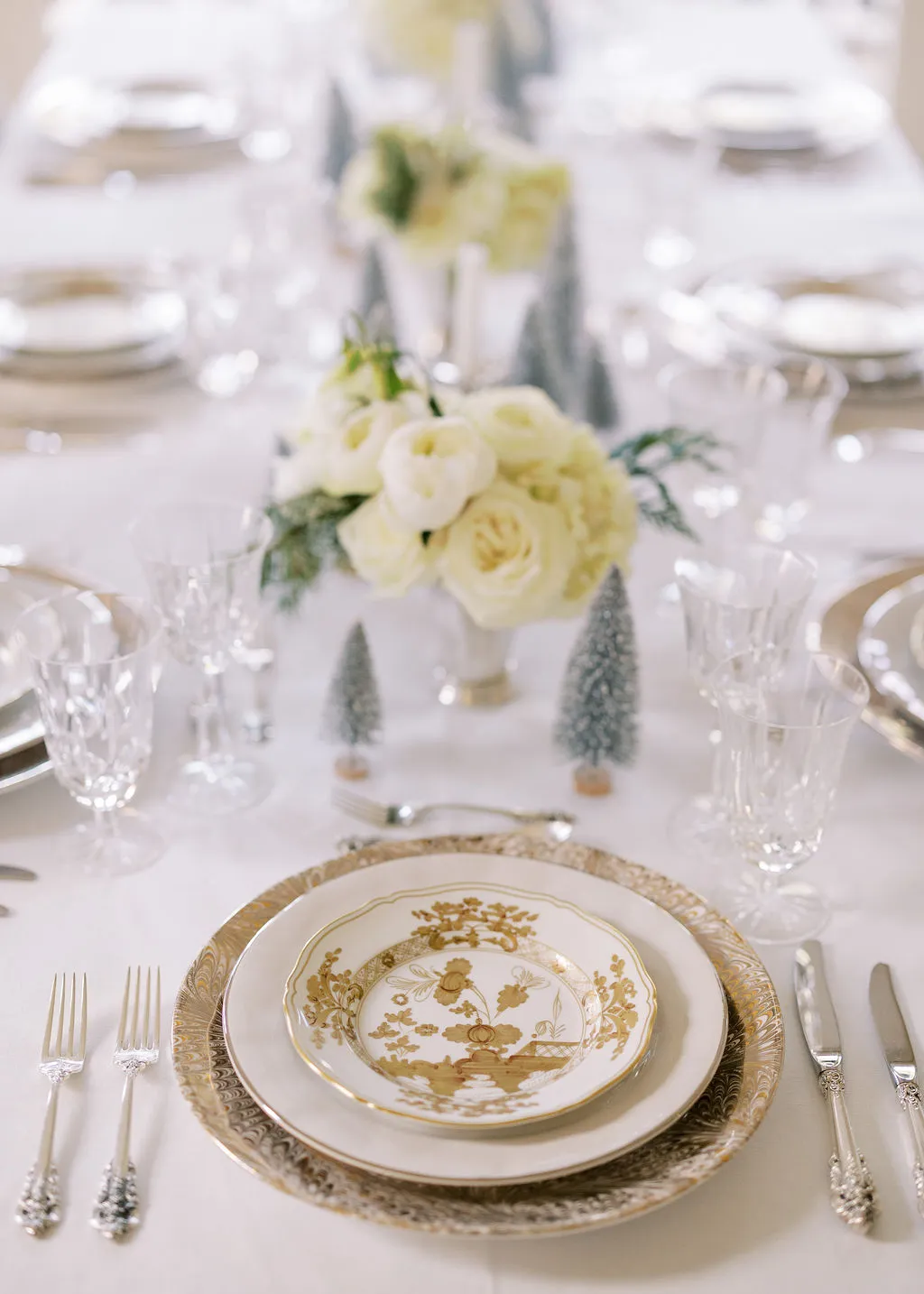 Elegant Christmas Tablescape – Alicia Wood Lifestyle
