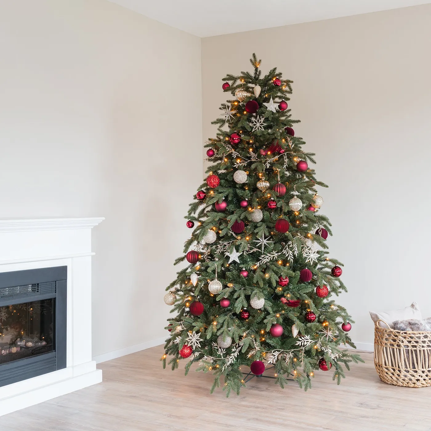 Elegant Christmas Tree Red Elegant Christmas Tree Ideas For A Glam, Luxurious Look