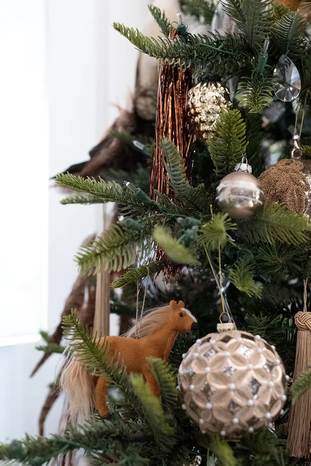 Equestrian Inspired Christmas Tour : The Tree - Room for Tuesday