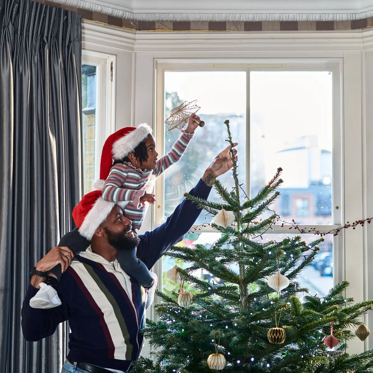 Exact date to put Christmas tree up in 2026 - it's not in December - The  Mirror