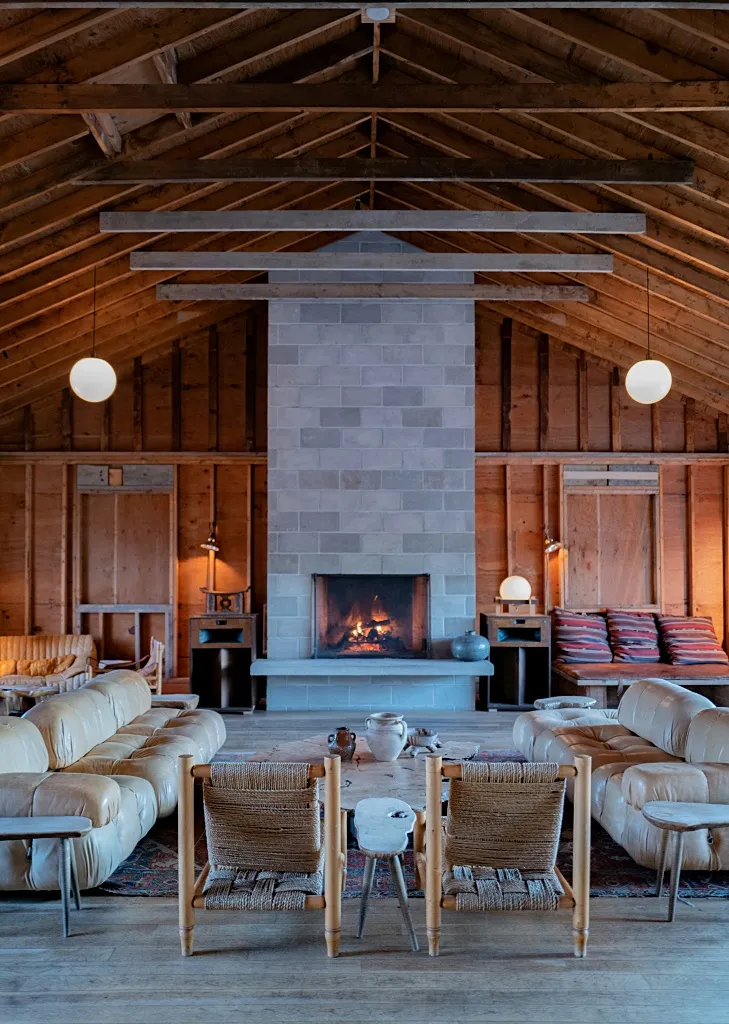 Explore the Best Variety of Fireplace Designs: Cozy Saturday