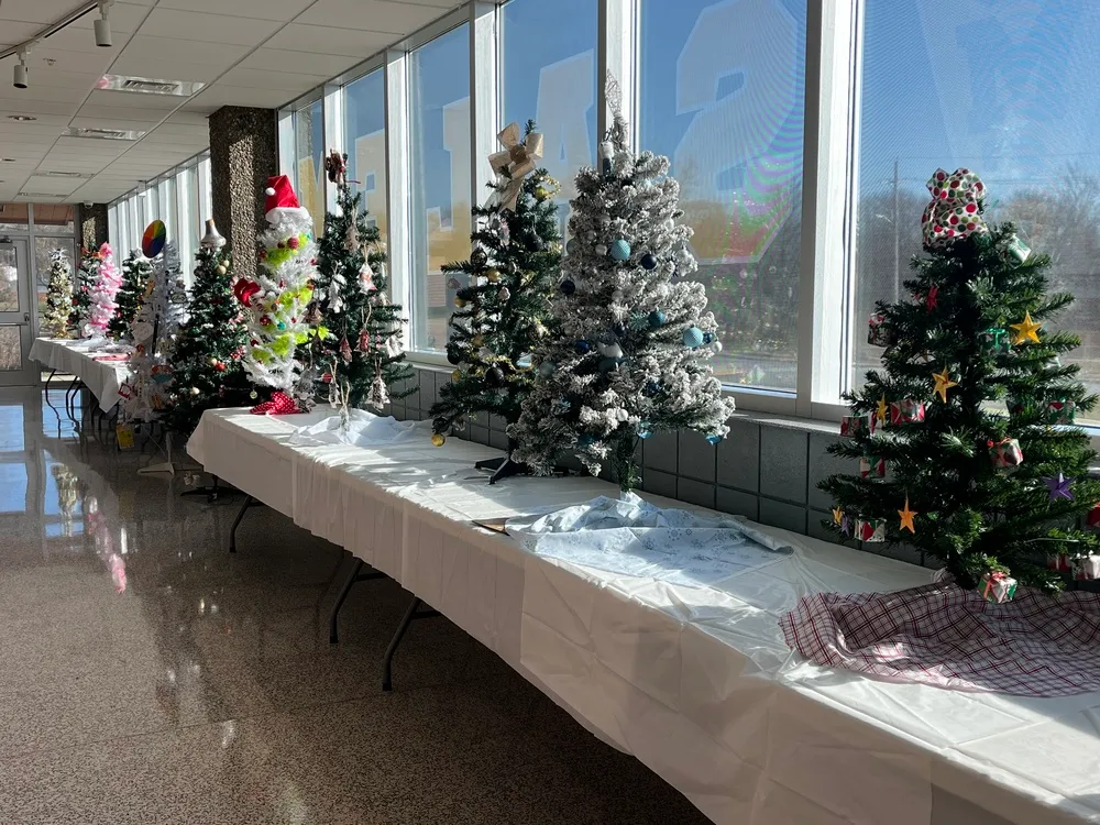 Festival of Trees at SMS Dec. 1-14 | Salem Middle School