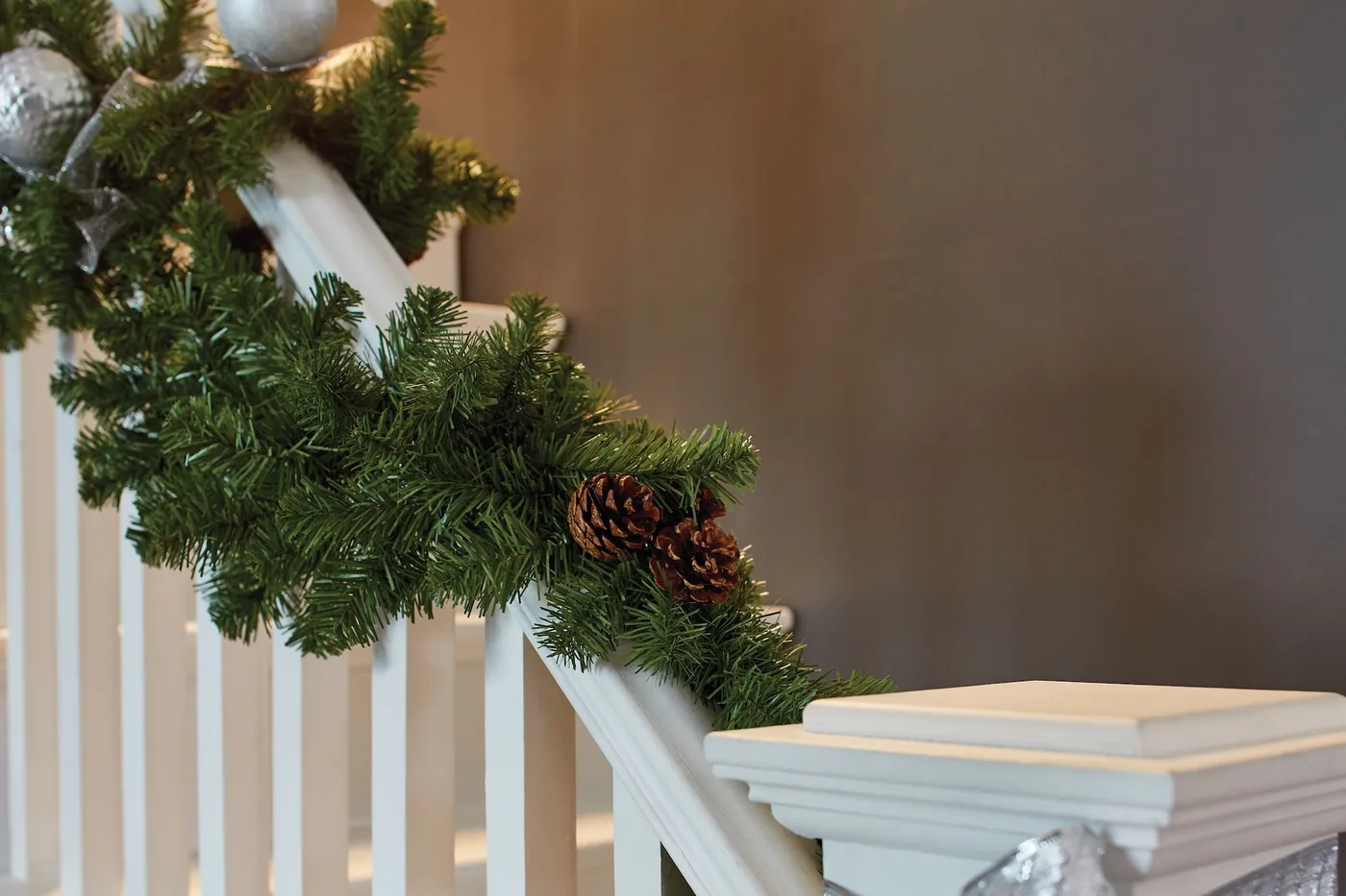 For Living Christmas Decoration Artificial Garland with Pine Cone, 9-ft |  Party City