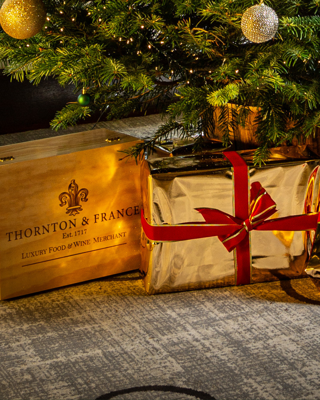 Gift Box Tree Base – Commercial Christmas Decorations by Benholm