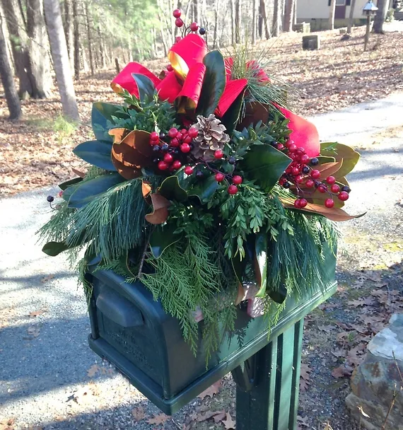 Holiday Mailbox Topper : Chapel Hill, NC Florist : Same Day Flower Delivery  for any occasion