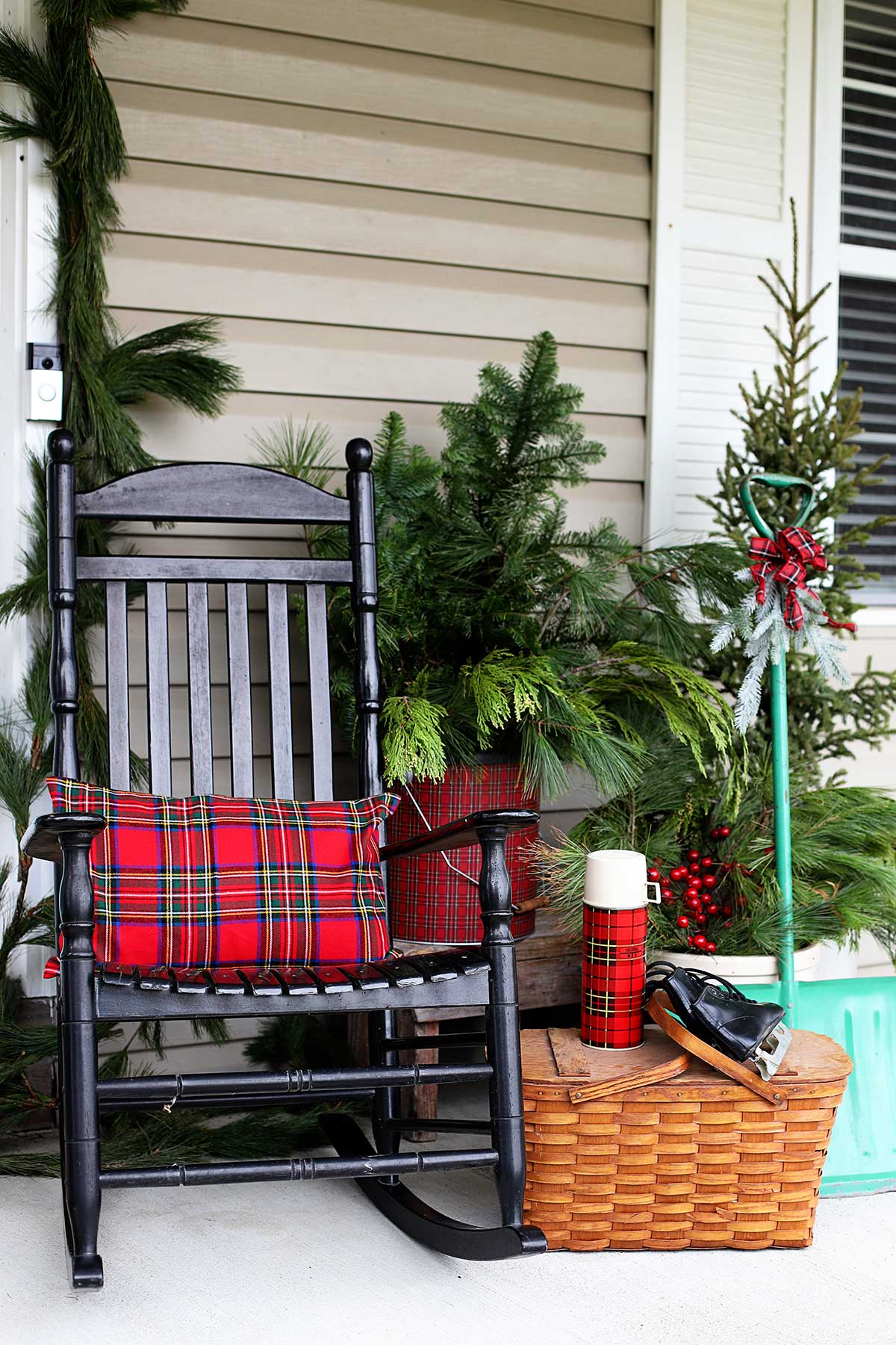 HOLIDAY PORCH DECOR TIPS AND TRICKS