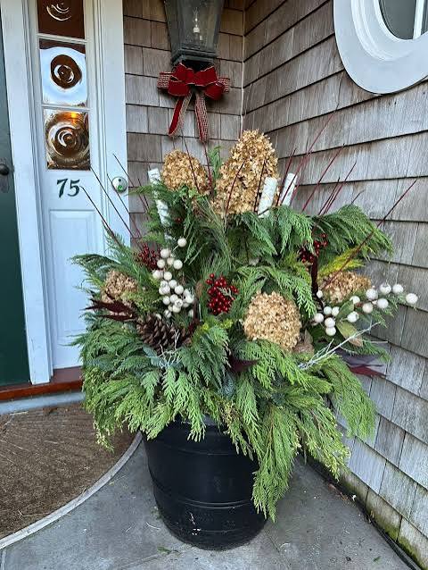 Holiday/Winter Decor by Conolly Gardens & Landscape Design