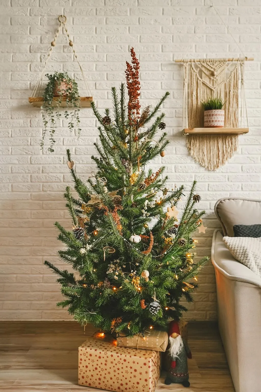 How Can I Decorate My Christmas Tree Sustainably? – Holiday Celebration  Trees