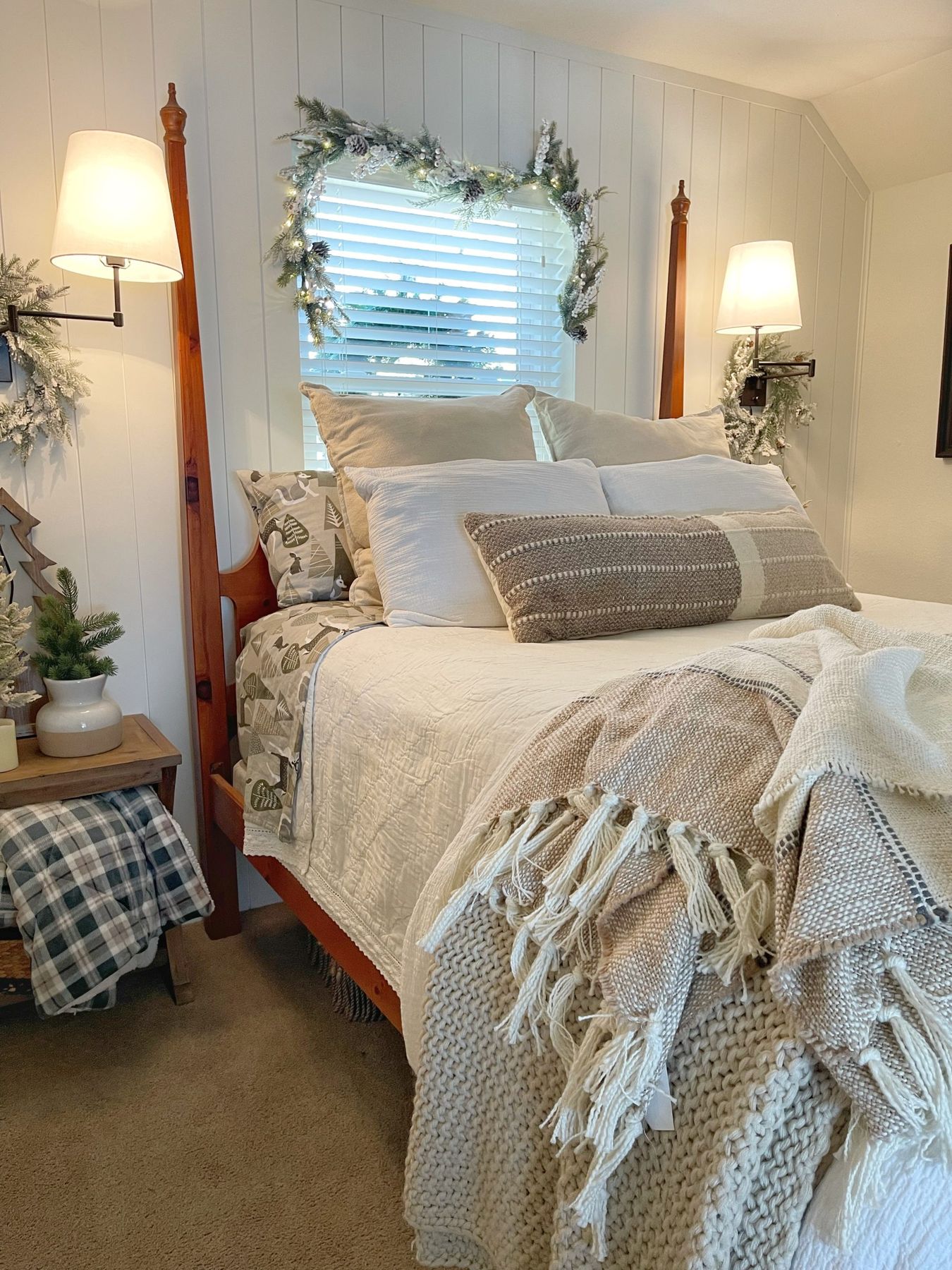 How To Create A Festive And Cozy Christmas Bedroom/Guestroom * Hip & Humble  Style