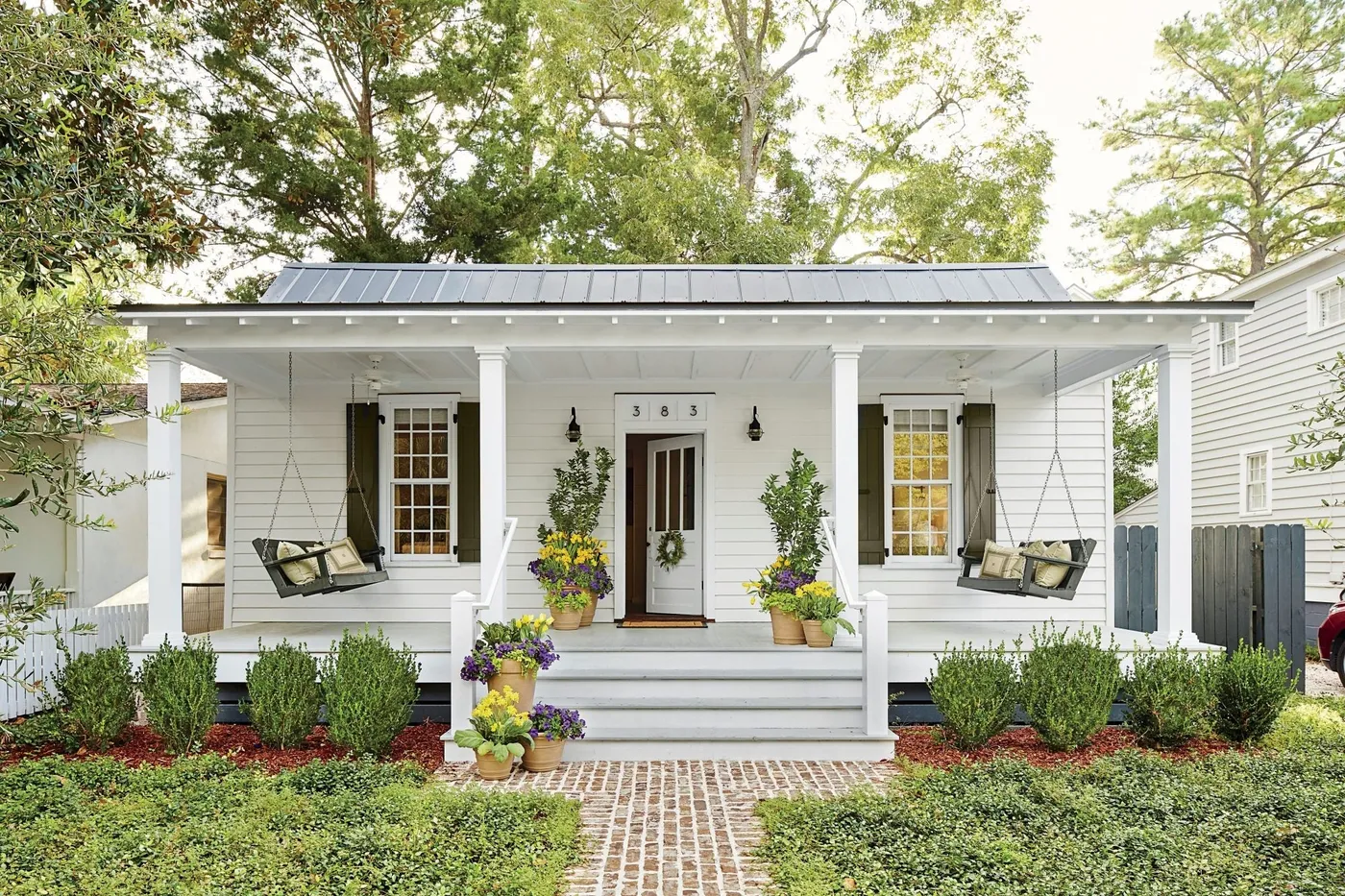 How to Create and Decorate an Engaging Front Porch–Post & Porch