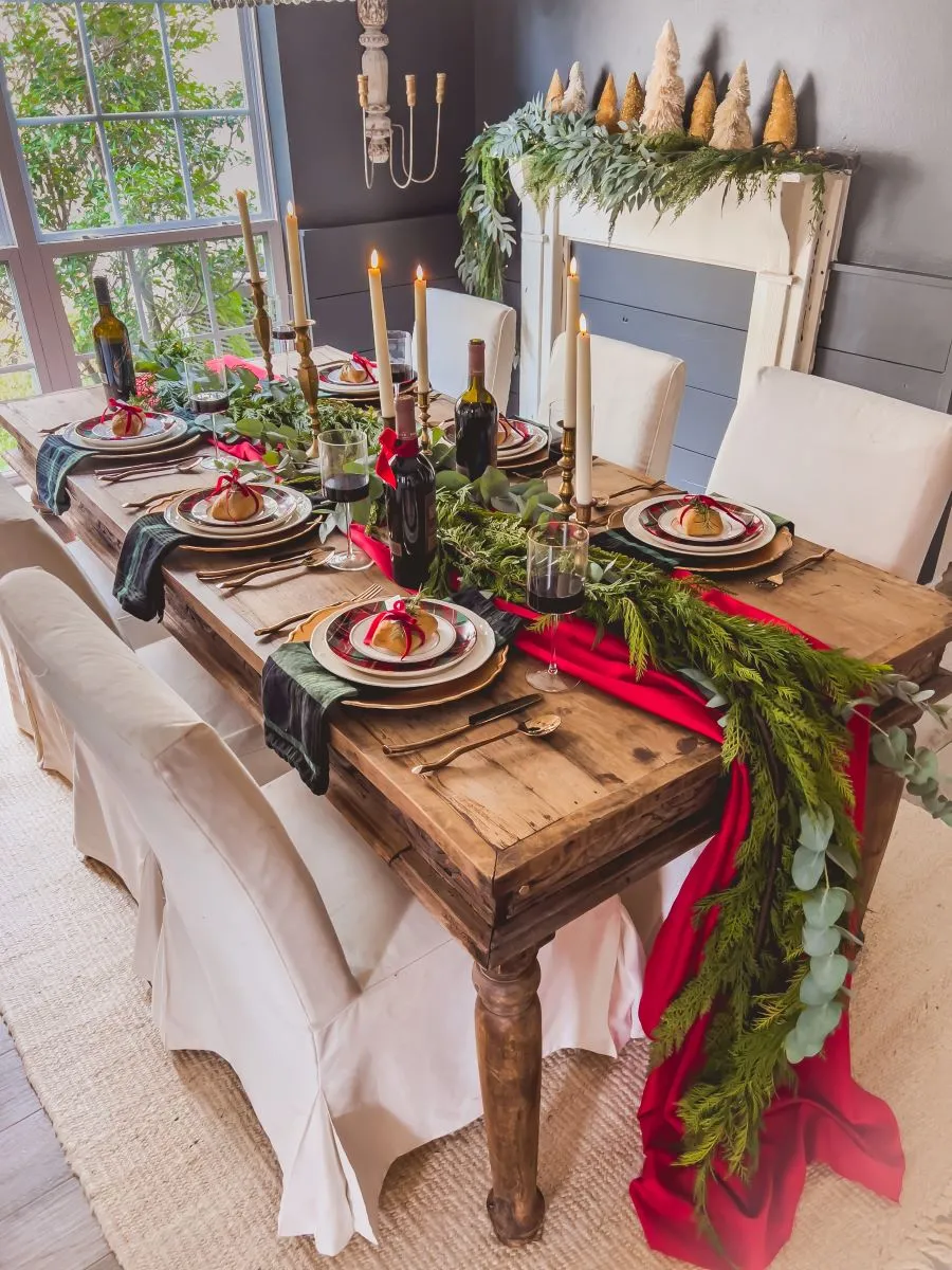 How to Decorate a Beautiful Christmas Table on a Budget -