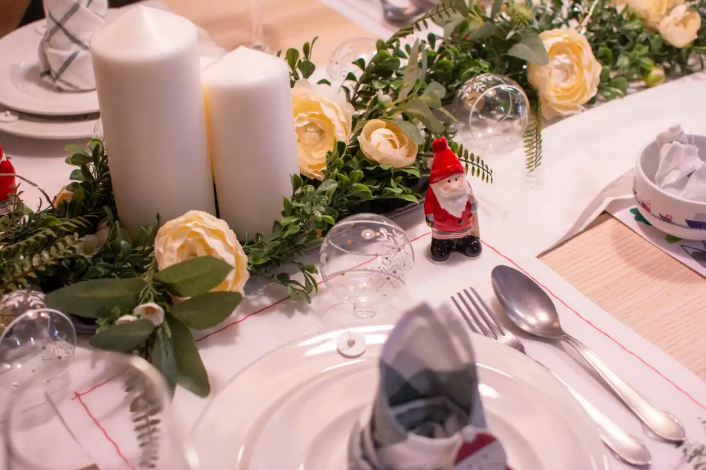 How to Decorate A Buffet Table for Christmas? - Yongyu Kitchenware