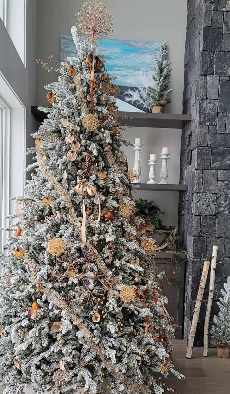 How to decorate a Christmas tree - Sweet Valley Acres