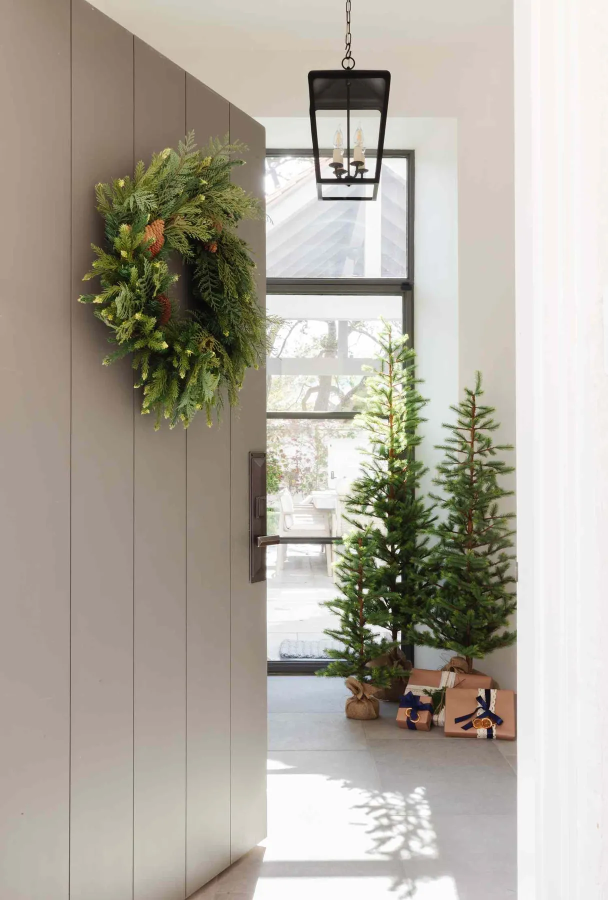 How to Decorate Your Entryway for Christmas So It Feels Instantly Festive