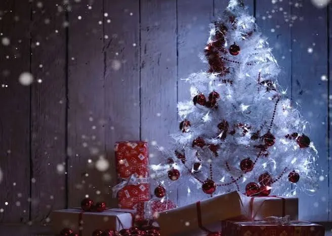 How to fit a Christmas tree in a small living room | Modish Living