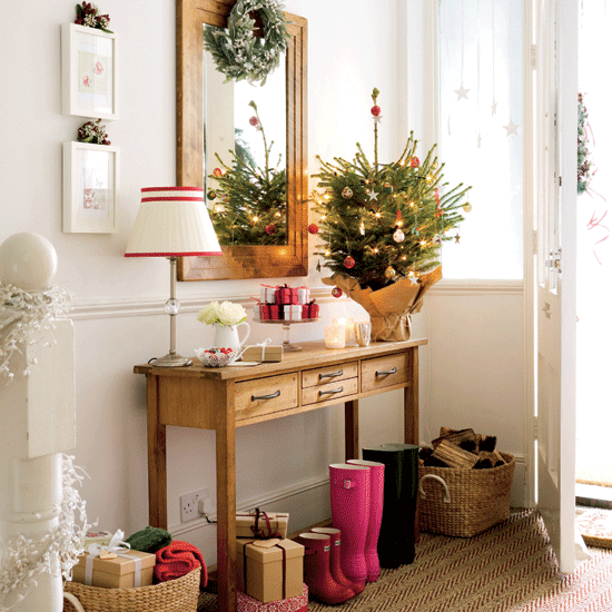 How to get this Christmas hallway look | roomenvy