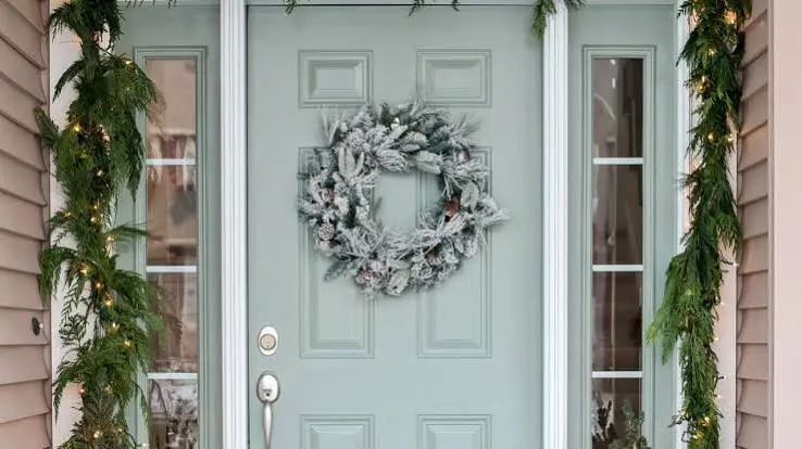 How to Hang Christmas Garland Around the Front Door | HGTV