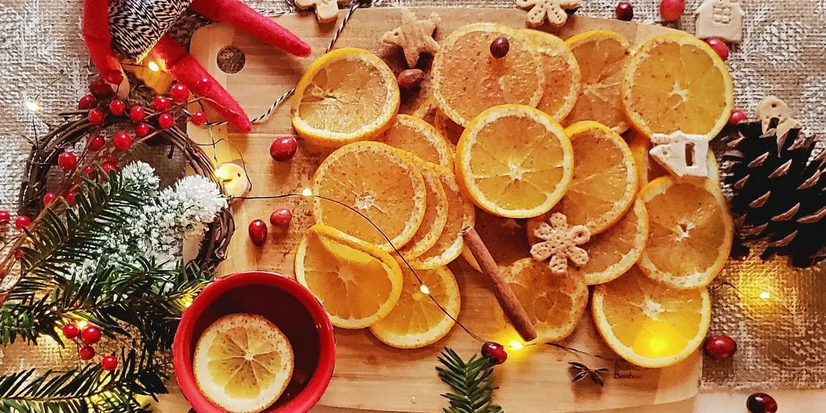 How To Make A Dried Orange Garland For The Holidays 2023 - Brit + Co