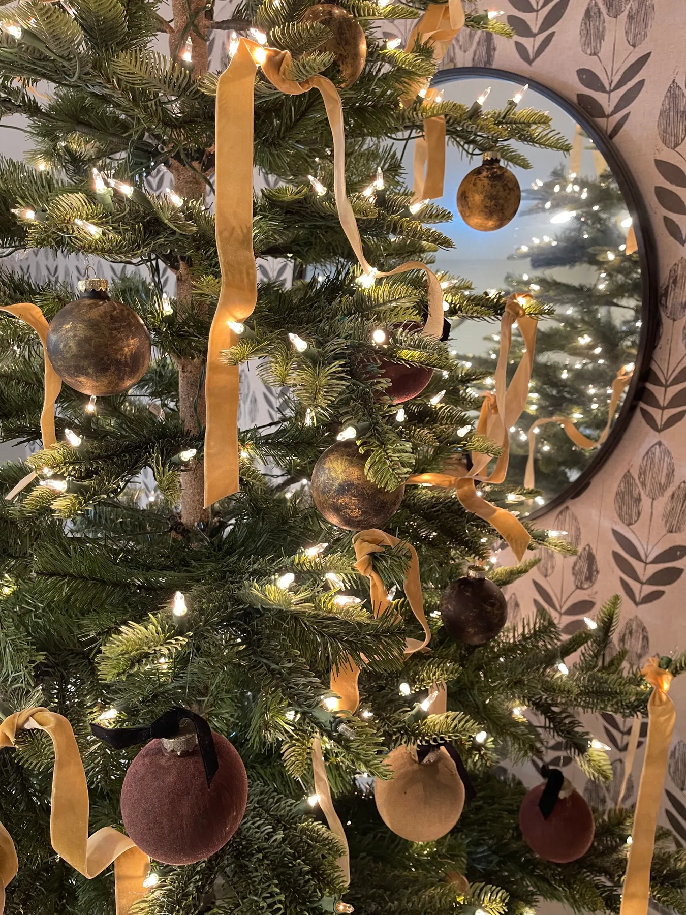 How To Make Your Own Christmas Ornaments * Hip & Humble Style