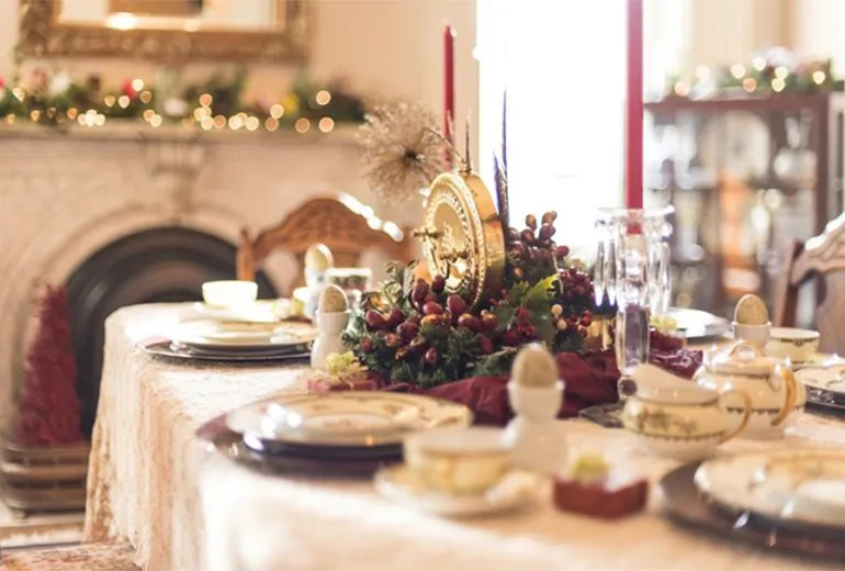 How to Set a Christmas Table in Your Yacht - Moncada Hispania Boutique