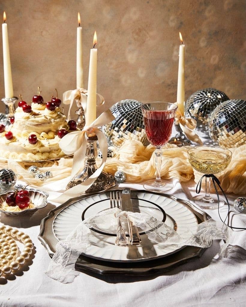 How to throw the chicest New Year's Eve party ever according to a party  planne
