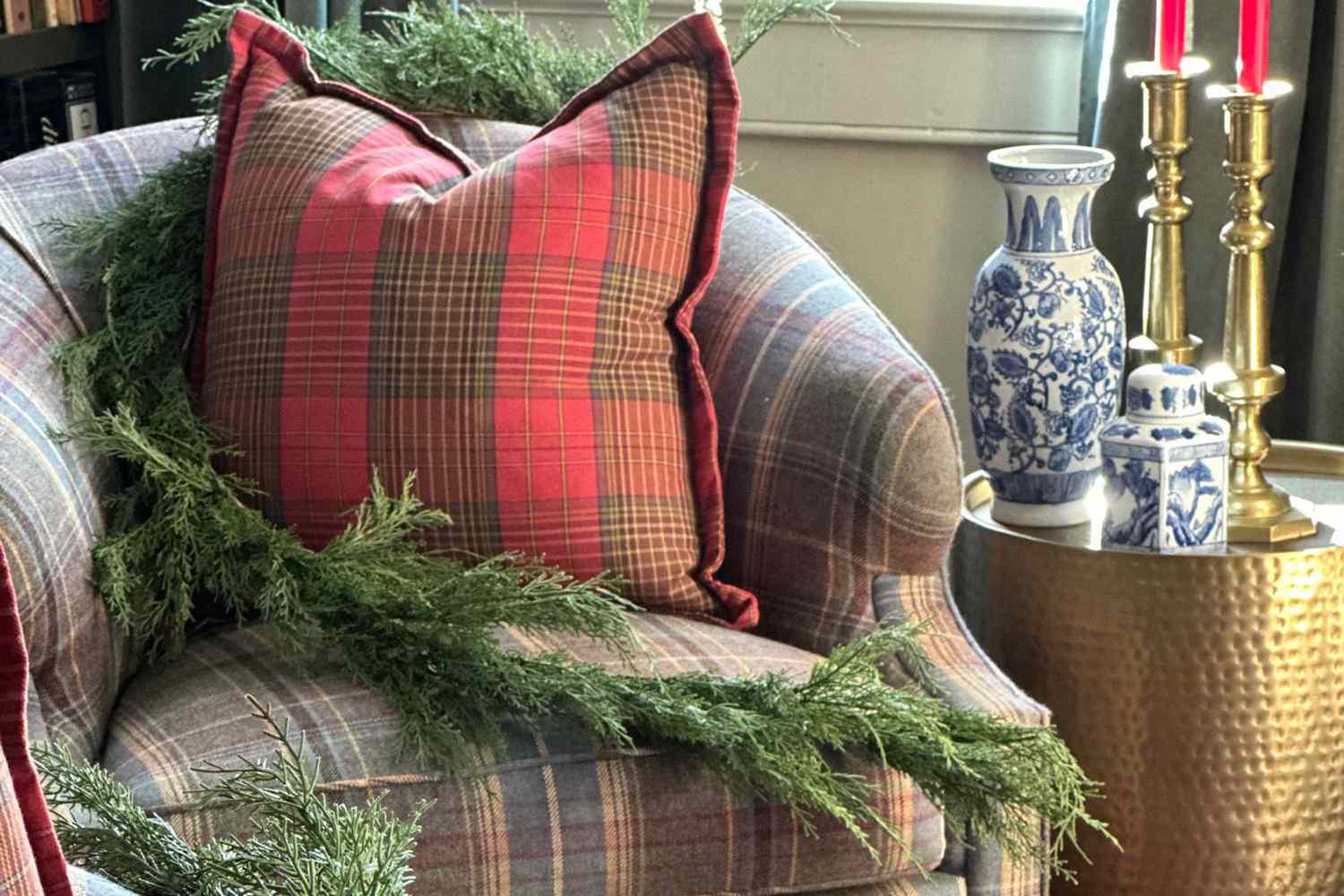 How To Use Holiday Tartan In Your Christmas Decor: 10 Ways