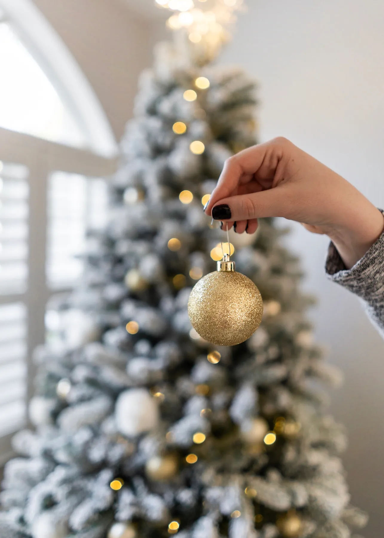 How We Decorated Our Christmas Tree - The Fancy Things