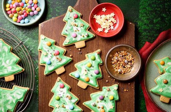 Iced Christmas tree biscuits