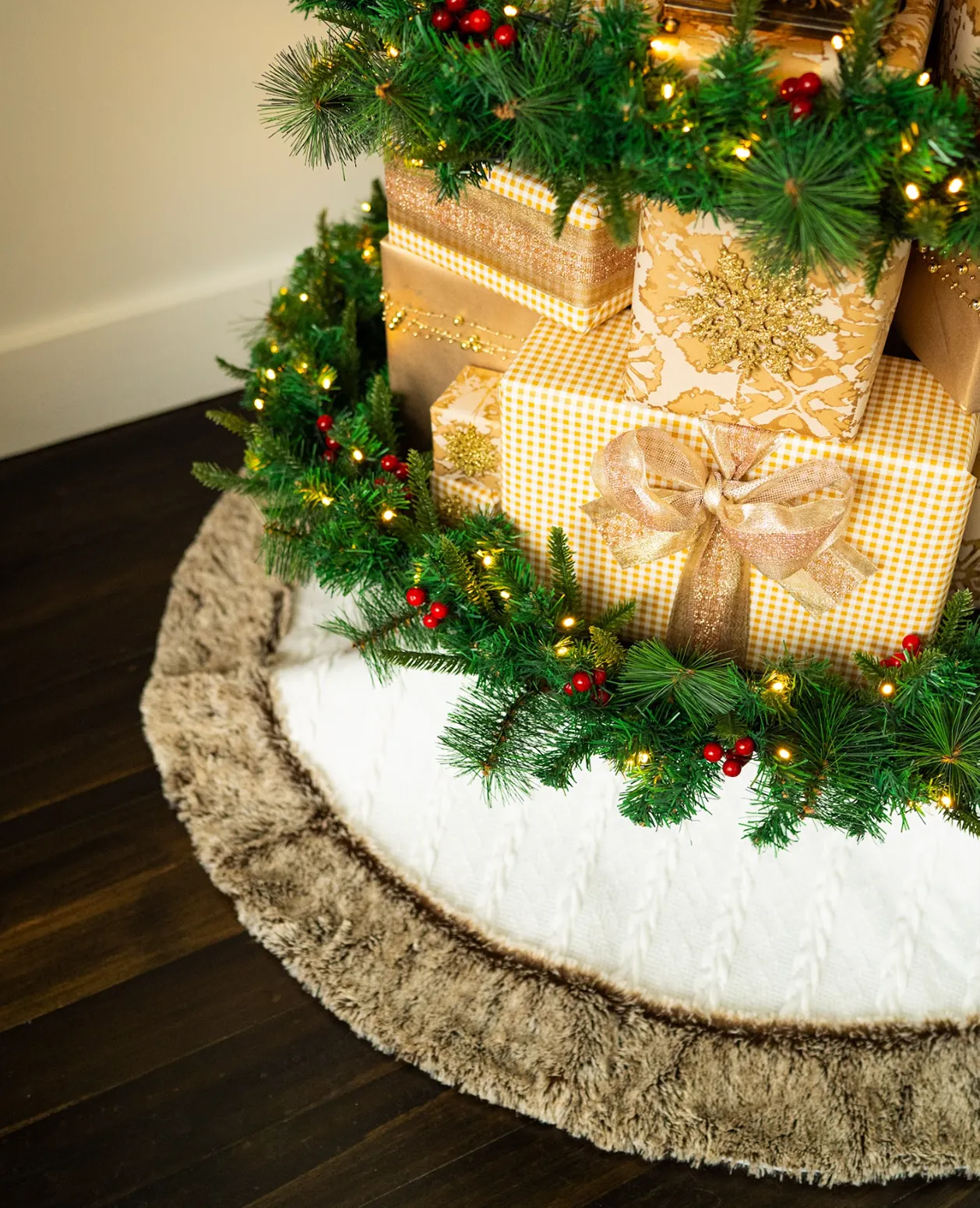 Knitted Christmas Tree Skirt (120cm / 47')