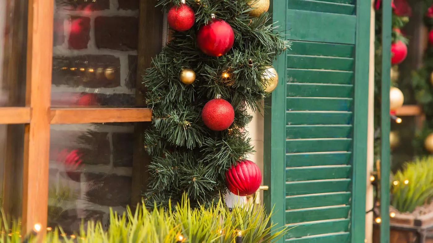 Let It Glow: Ideas for outdoor Christmas decorations - Homeowner