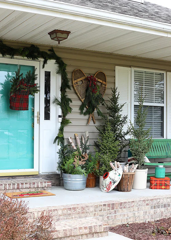 LODGE INSPIRED CHRISTMAS PORCH DECORATIONS STORY