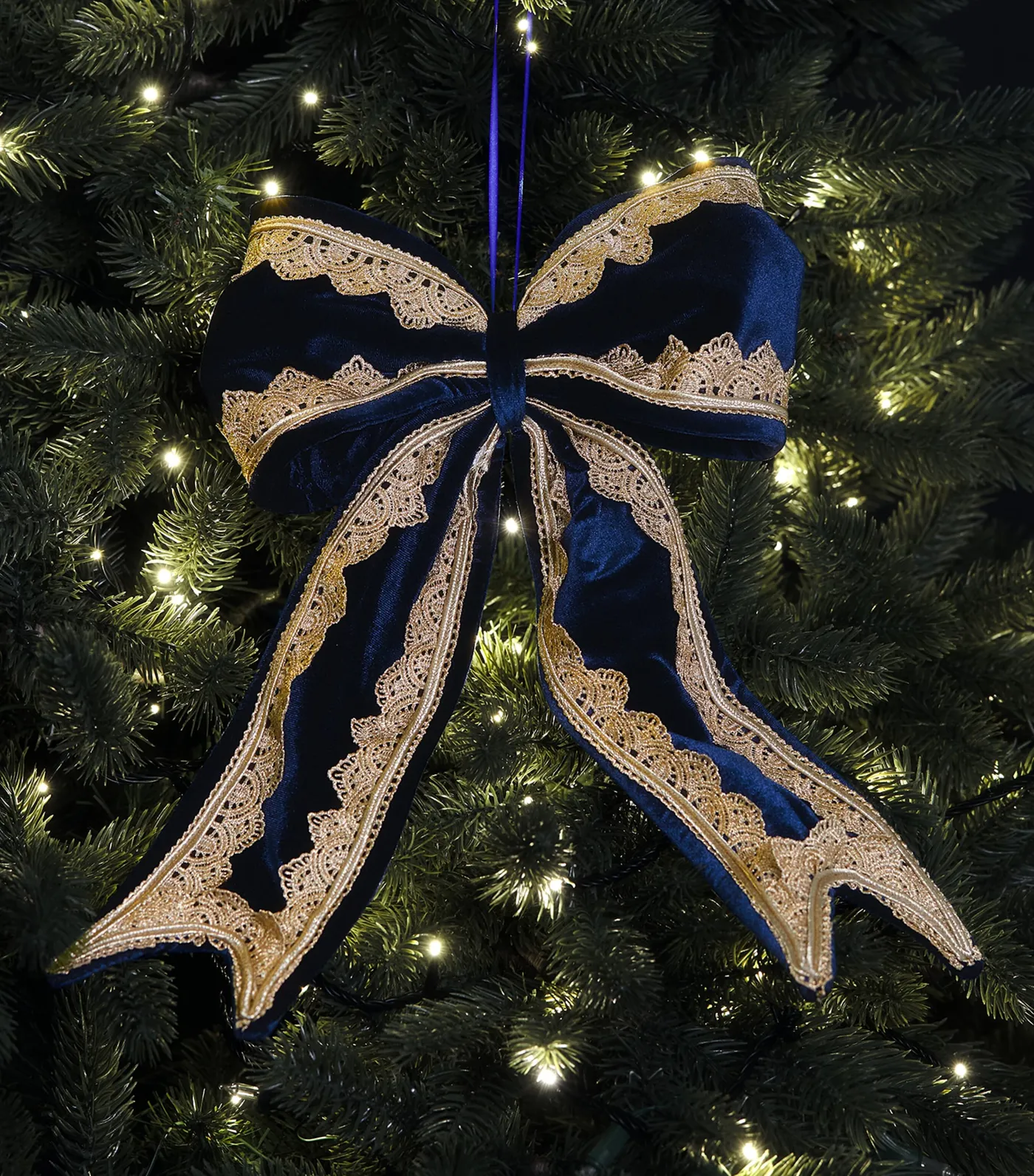 Luxury Garland Lace-Trim Bow Tree Decoration | Harrods DK