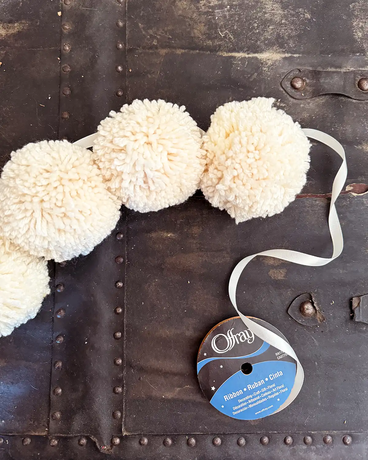 Make The Fluffiest DIY Pom Pom Garland From Yarn