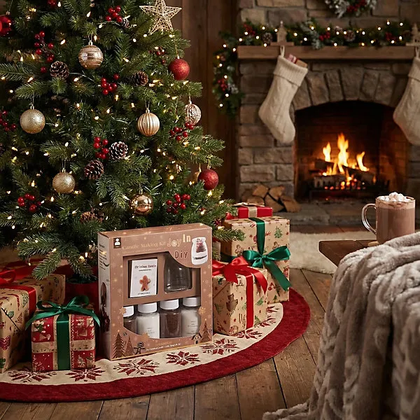Make Your Own Christmas Candle Kit - DIY Scented Wax Sand Jar Craft Set  Gingerbread Man