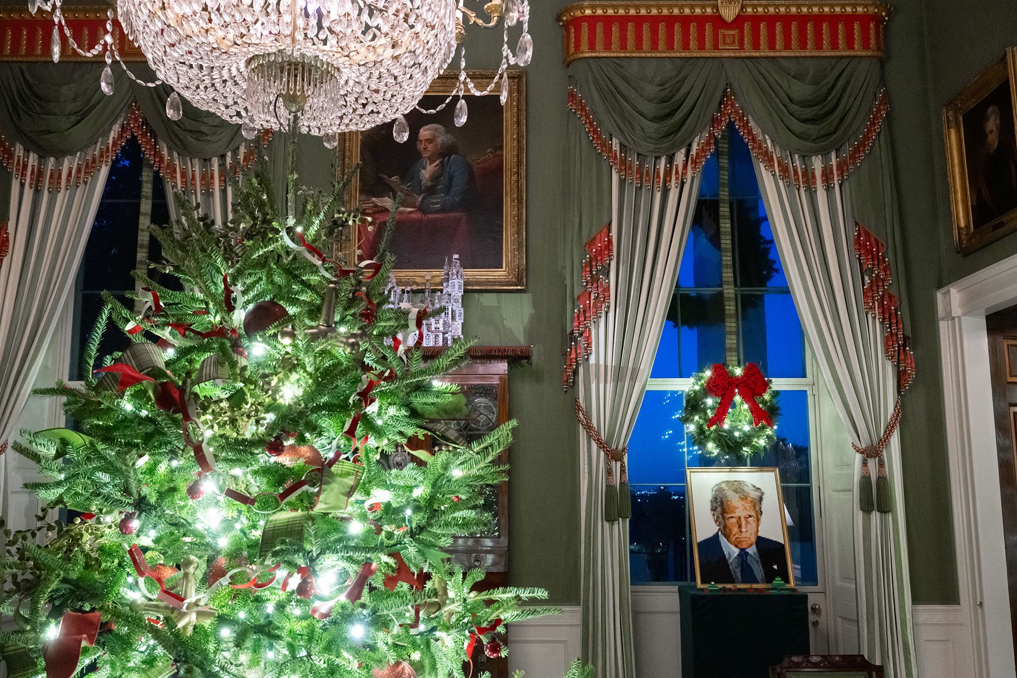 Melania Trump tames Christmas | CNN