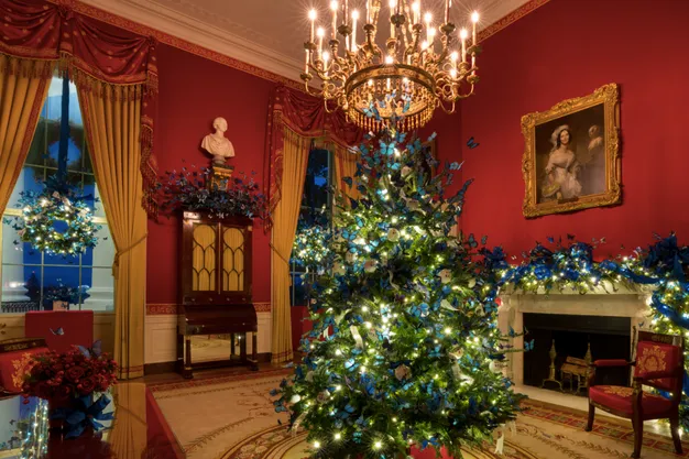 Melania Trump unveils White House Christmas decorations