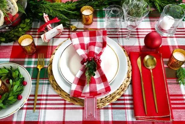 Merry + Bright Christmas Brunch Tablescape | HGTV