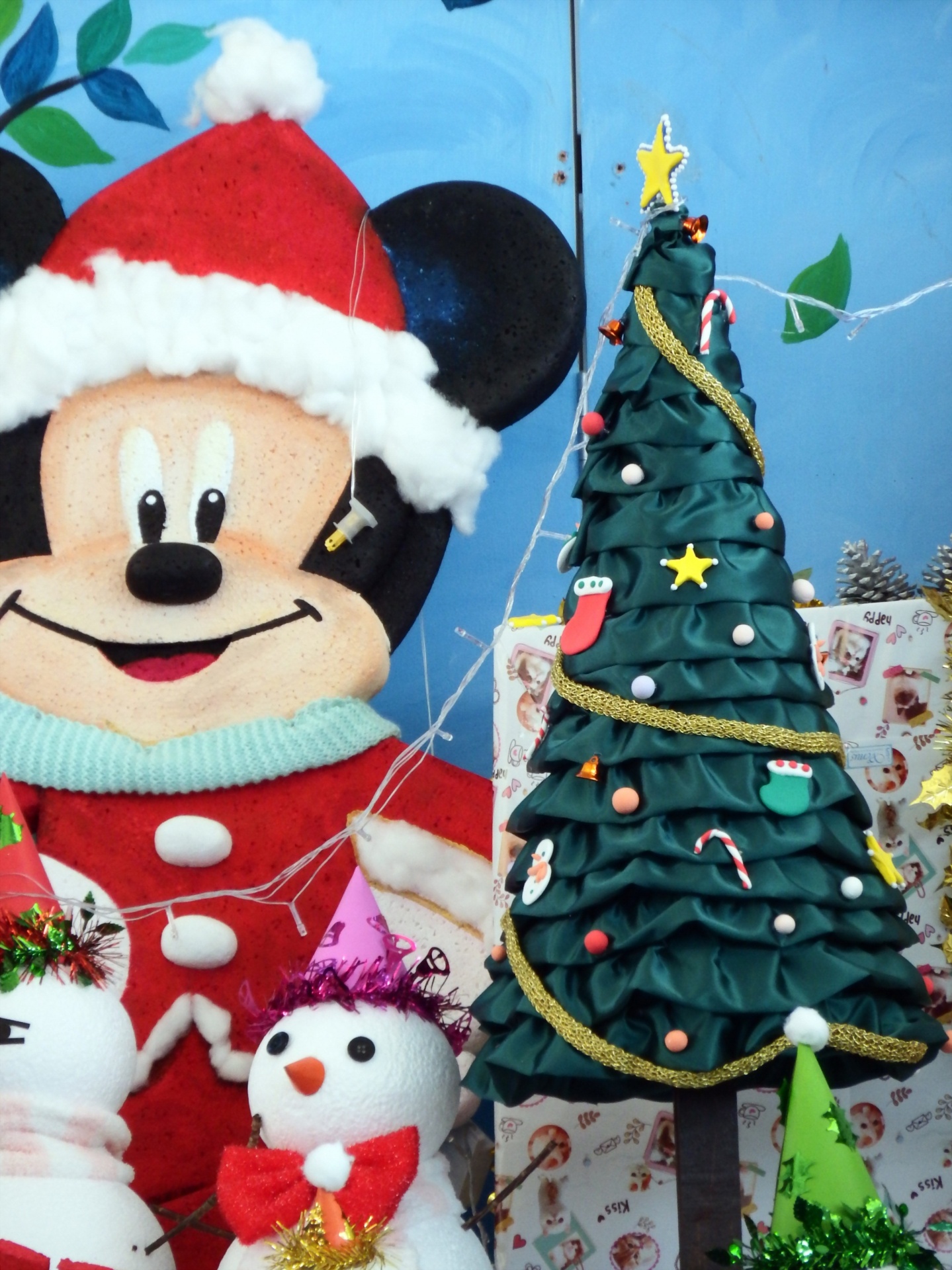 Mickey Mouse Disney Christmas Scene – Free Public Domain Image | Public Domain Pictures