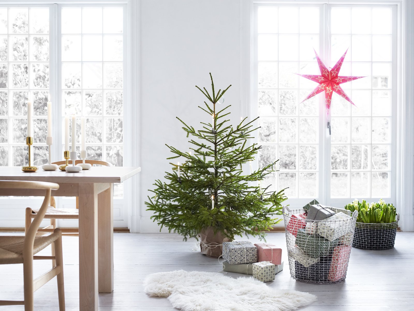 Modern Christmas Decorating Ideas - Dwell
