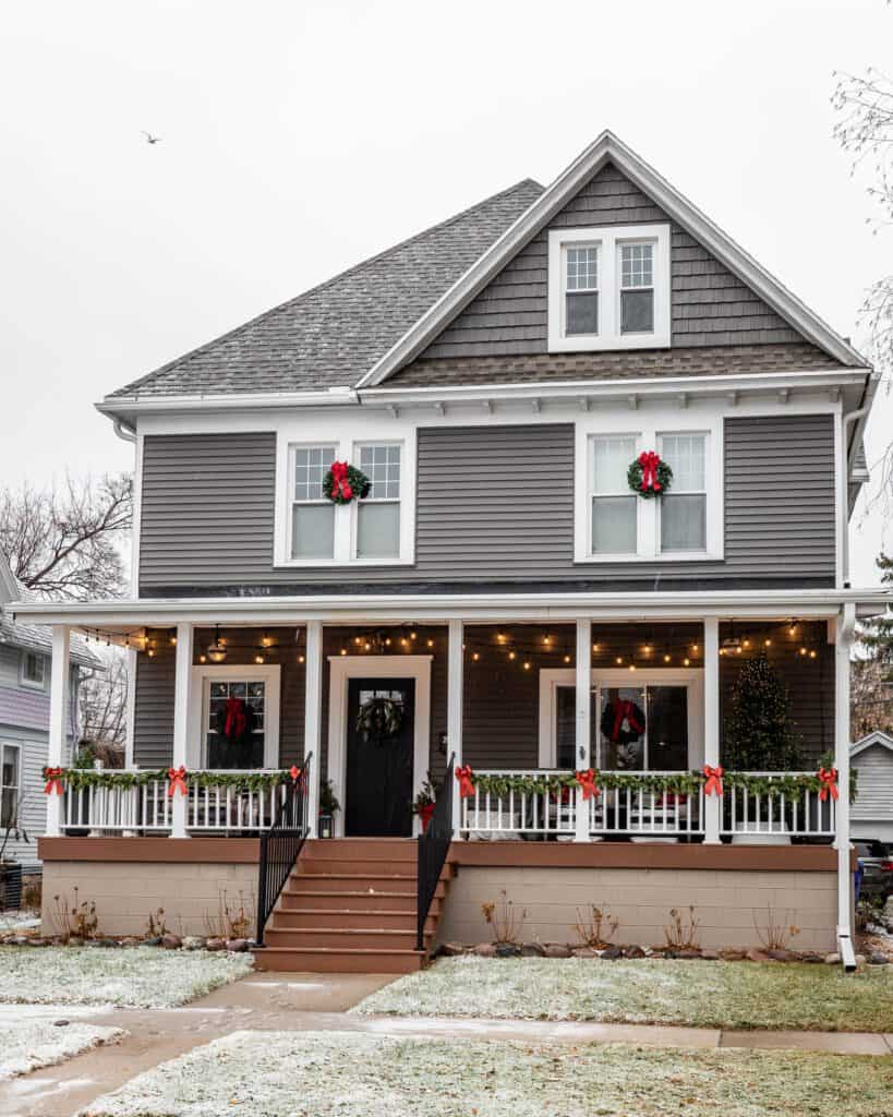 Modern Christmas Porch Decor That Feels Timeless