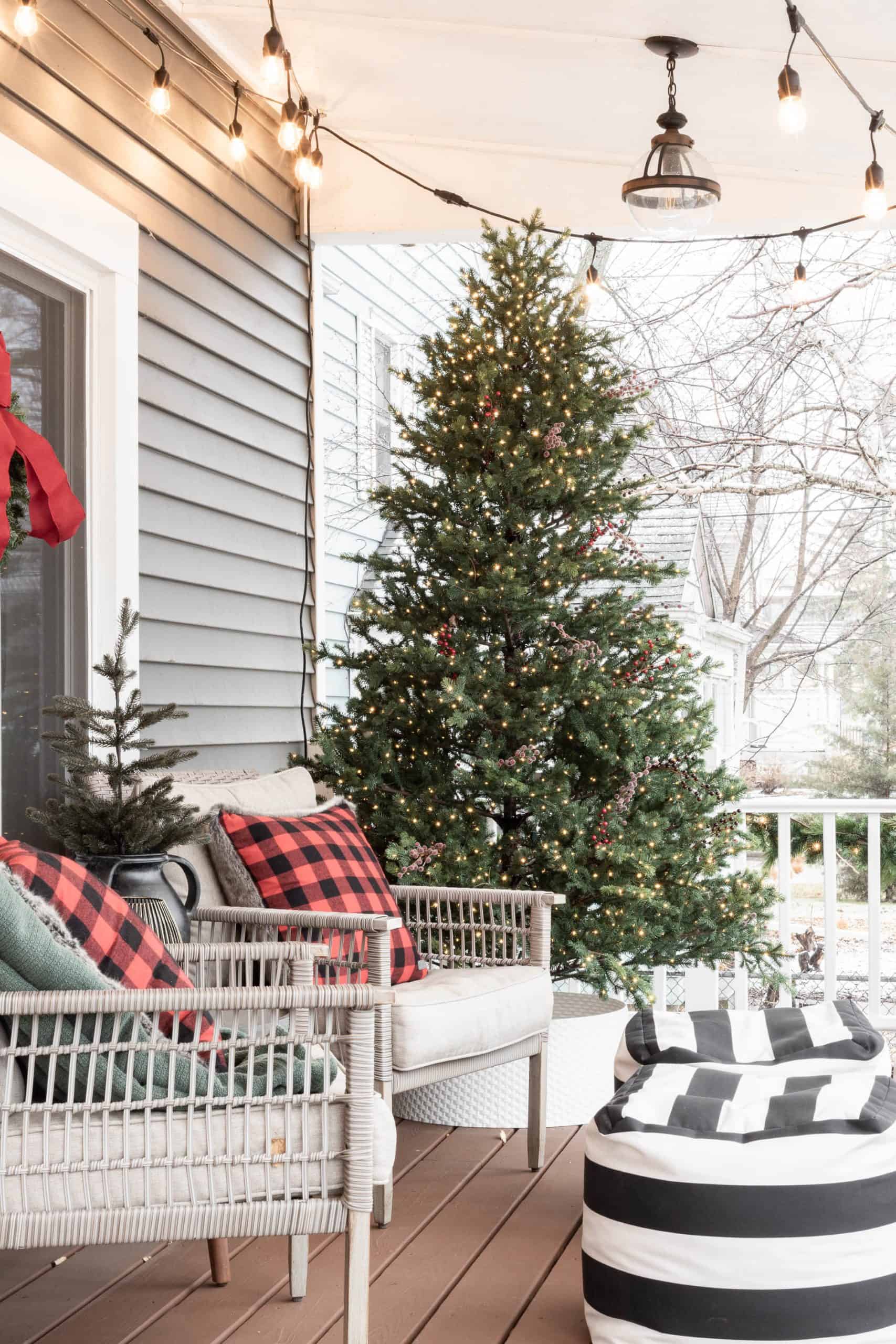 Modern Christmas Porch Decor That Feels Timeless