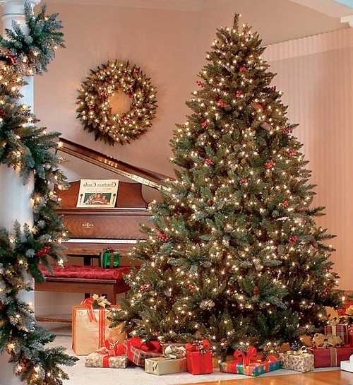 Modern Color Combinations and Ornaments for Christmas Tree Decorating in Style