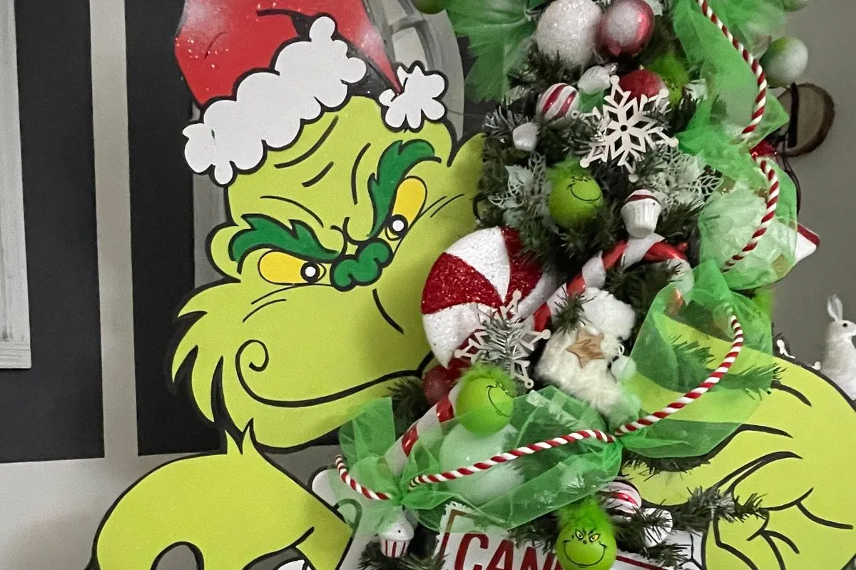 Mum creates amazing Grinch-themed Christmas display using £1 Home Bargain  buys - Manchester Evening News