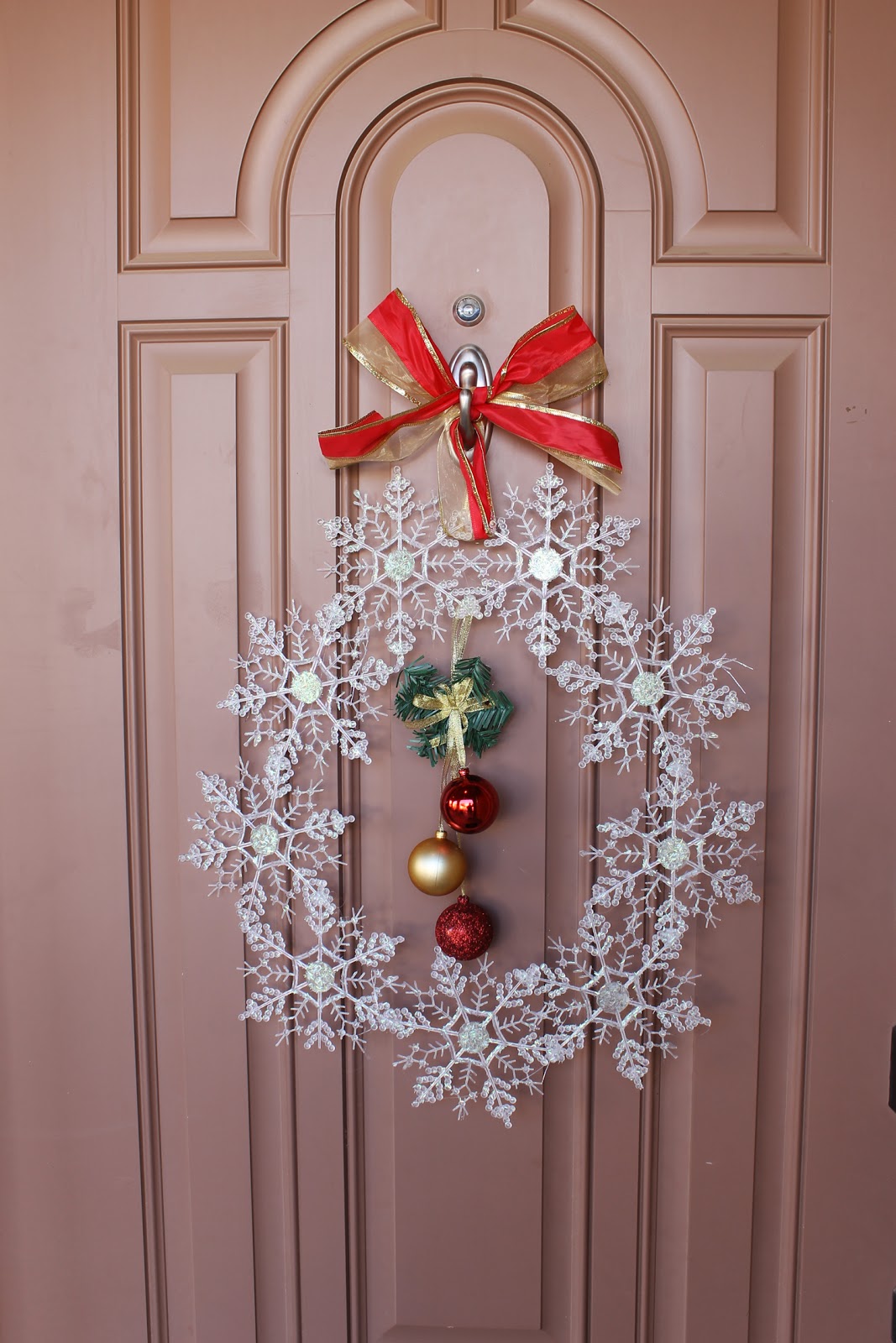 My Snowflake Wreath Crafting Fun - Only Five Dollars & Five Minutes -  MyThirtySpot