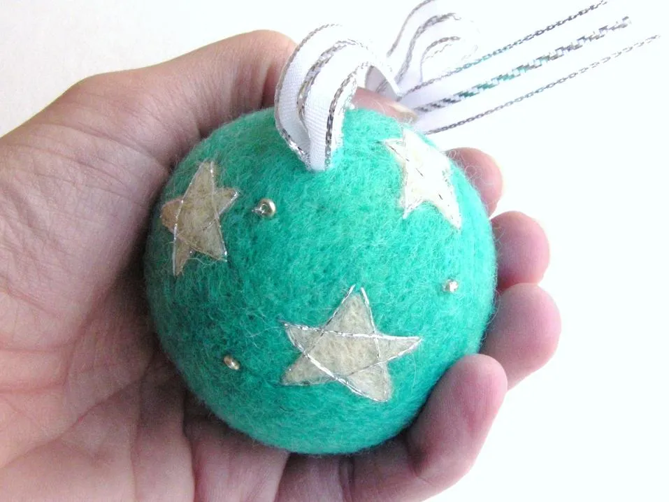 Needle Felting Tutorial, A Sparkly Tree Ornament – Handmade Felt Toys