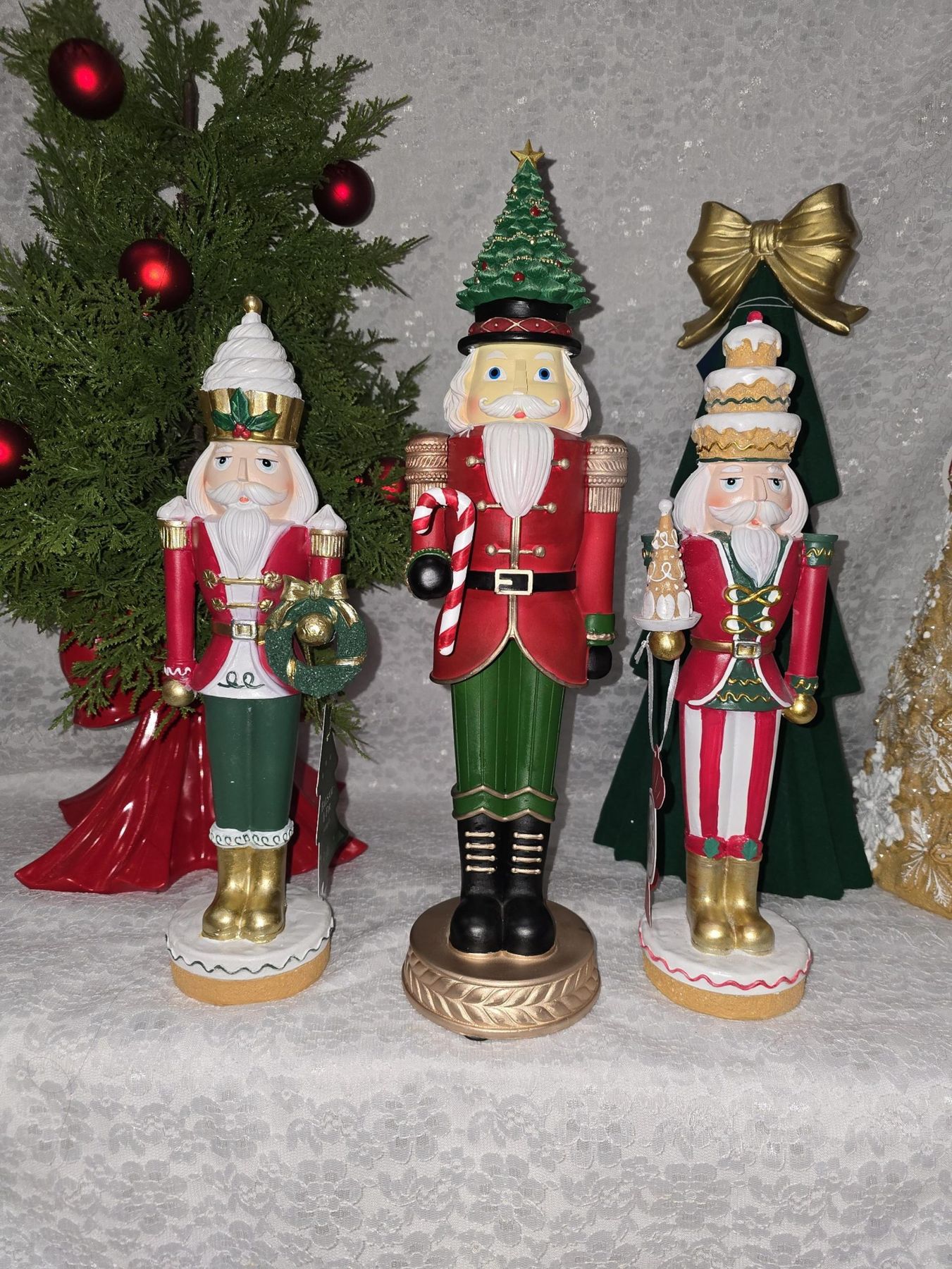 NWT Traditional Christmas Red, White & Green | Mercari