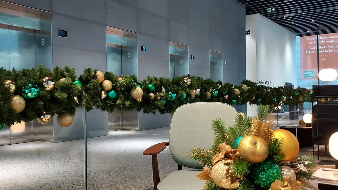 Office & Commercial Christmas Decorations | phs Greenleaf