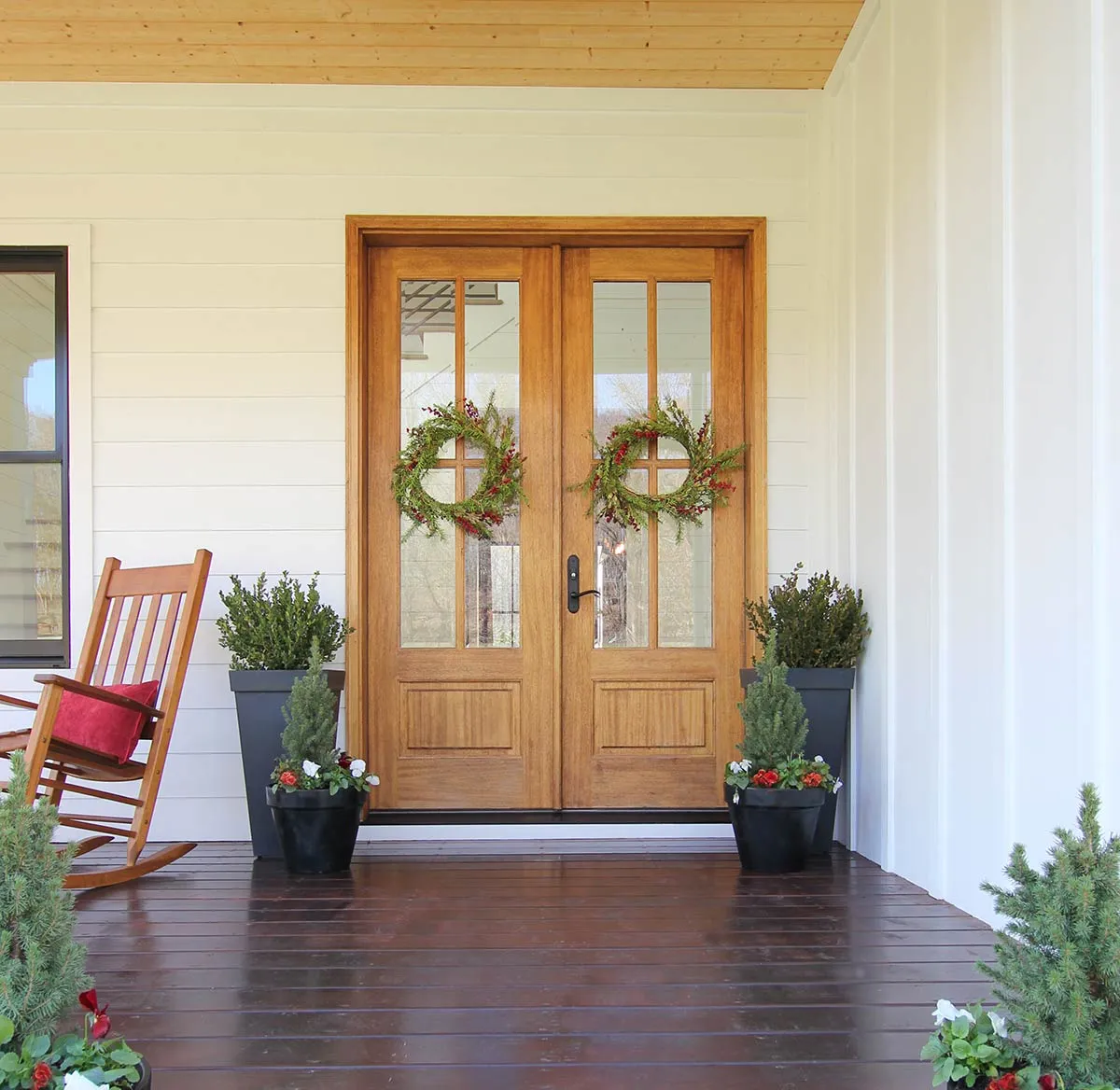 Our Modern Farmhouse: Christmas Home Tour - Plank and Pillow