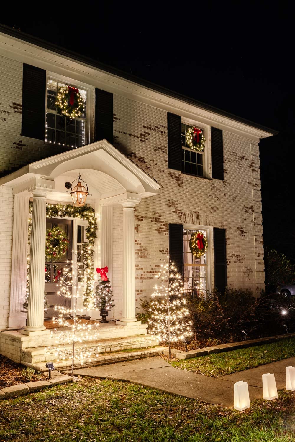 Outdoor Christmas Lawn Decorating Ideas (No Ladder Required) - Bless'er  House