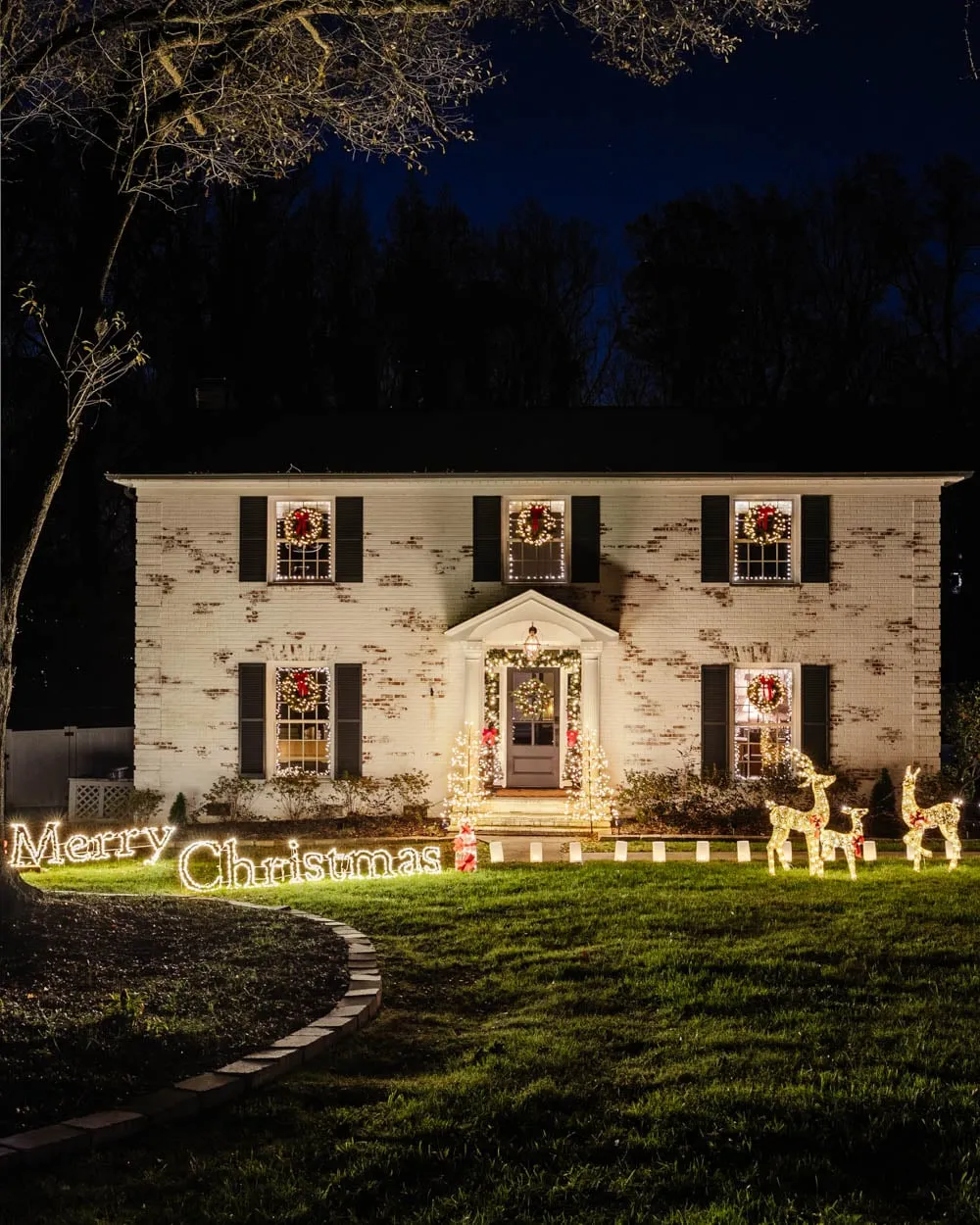Outdoor Christmas Lawn Decorating Ideas (No Ladder Required) - Bless'er  House
